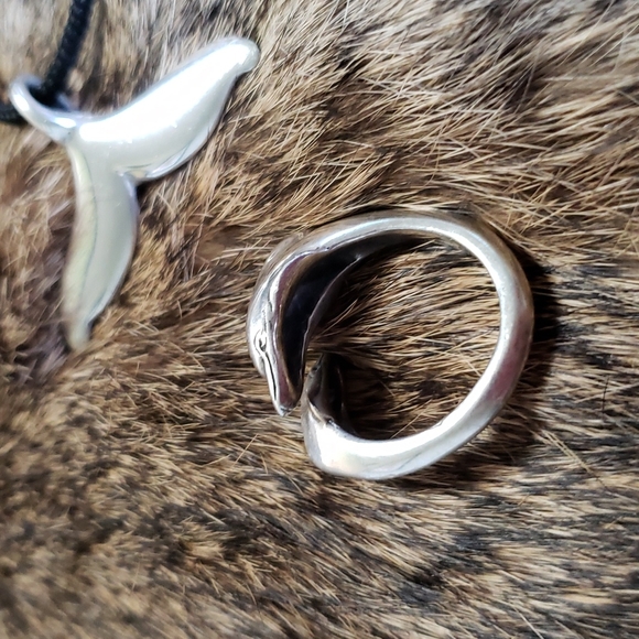 Mother & Child Dolphin Ring - Picture 3 of 5